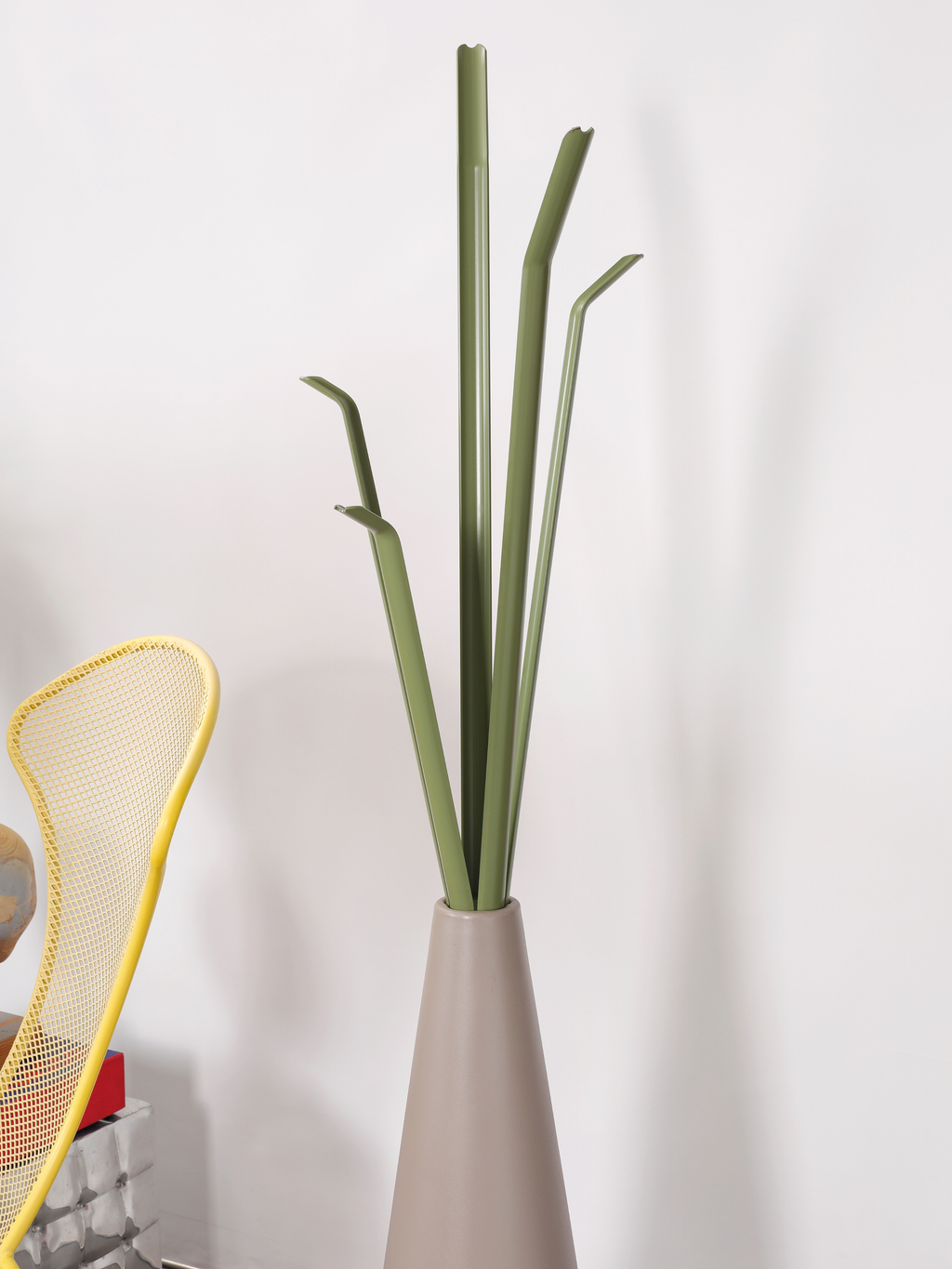 Bonaldo Kadou 2013 tasarımı ayaklı askılık, Made in Italy tasarım objesi