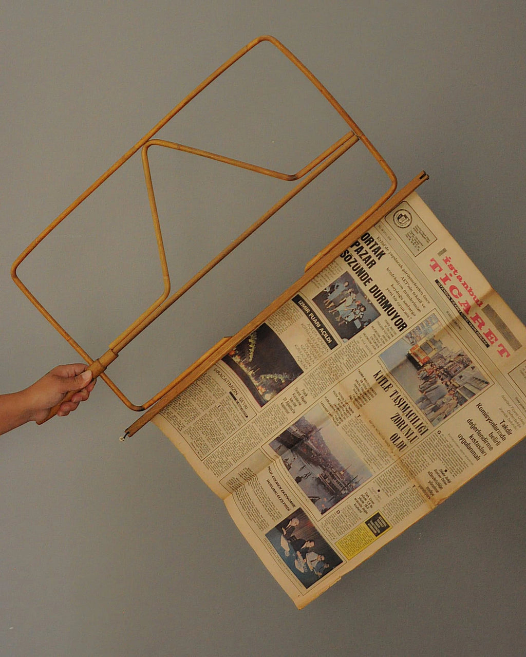 Vintage Rattan Gazete Okuma Aparatı