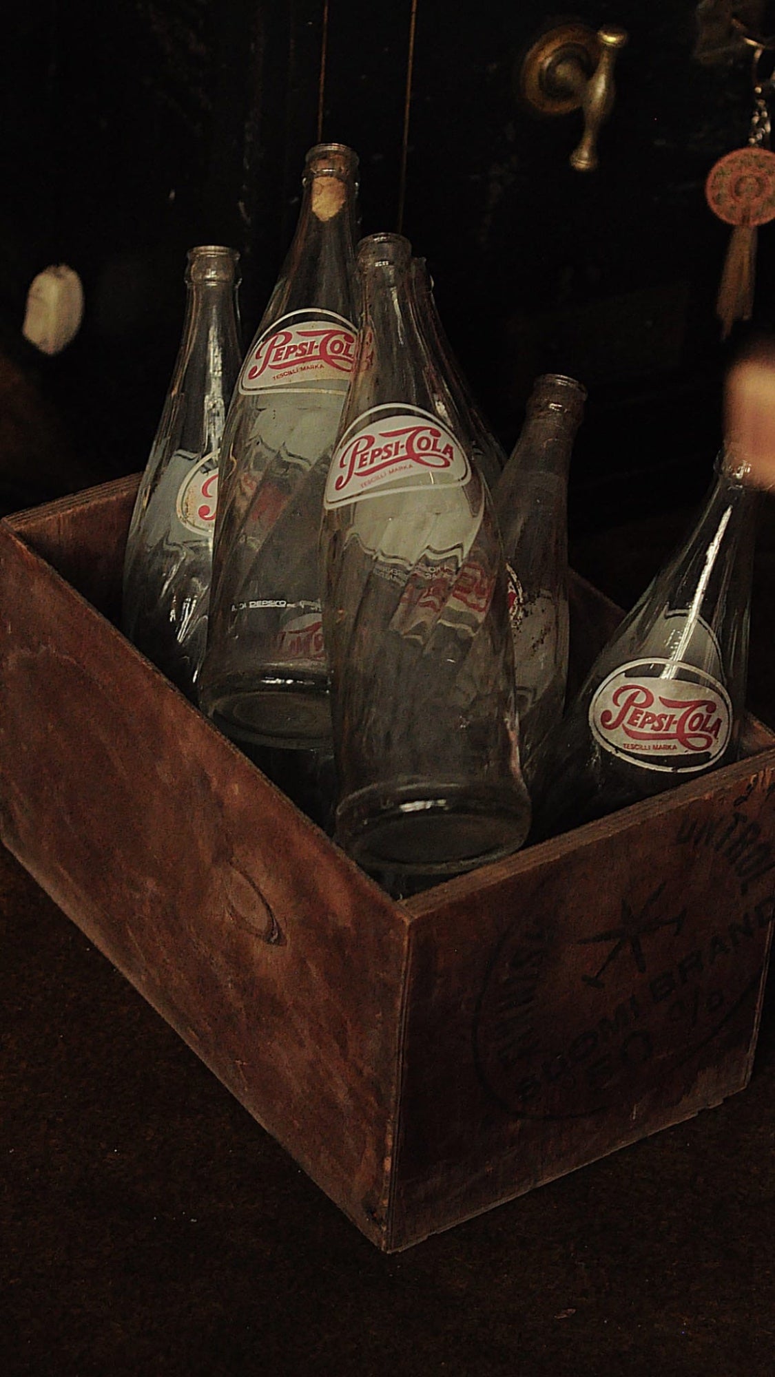 Pepsi Şişeler Ve Kutu