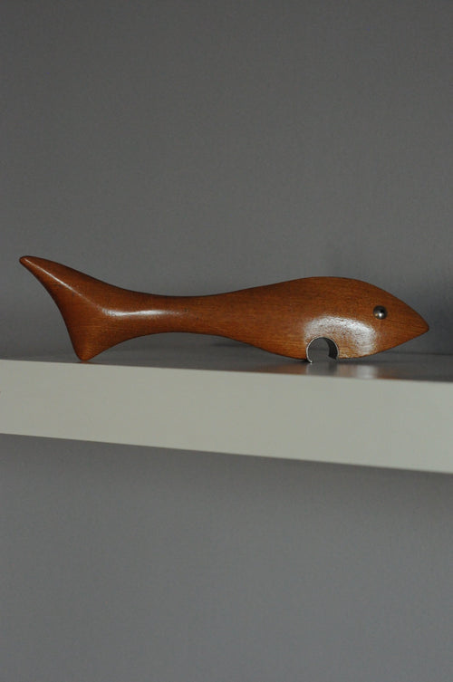 Vintage teak balık şişe açacağı, ters yan görünüm