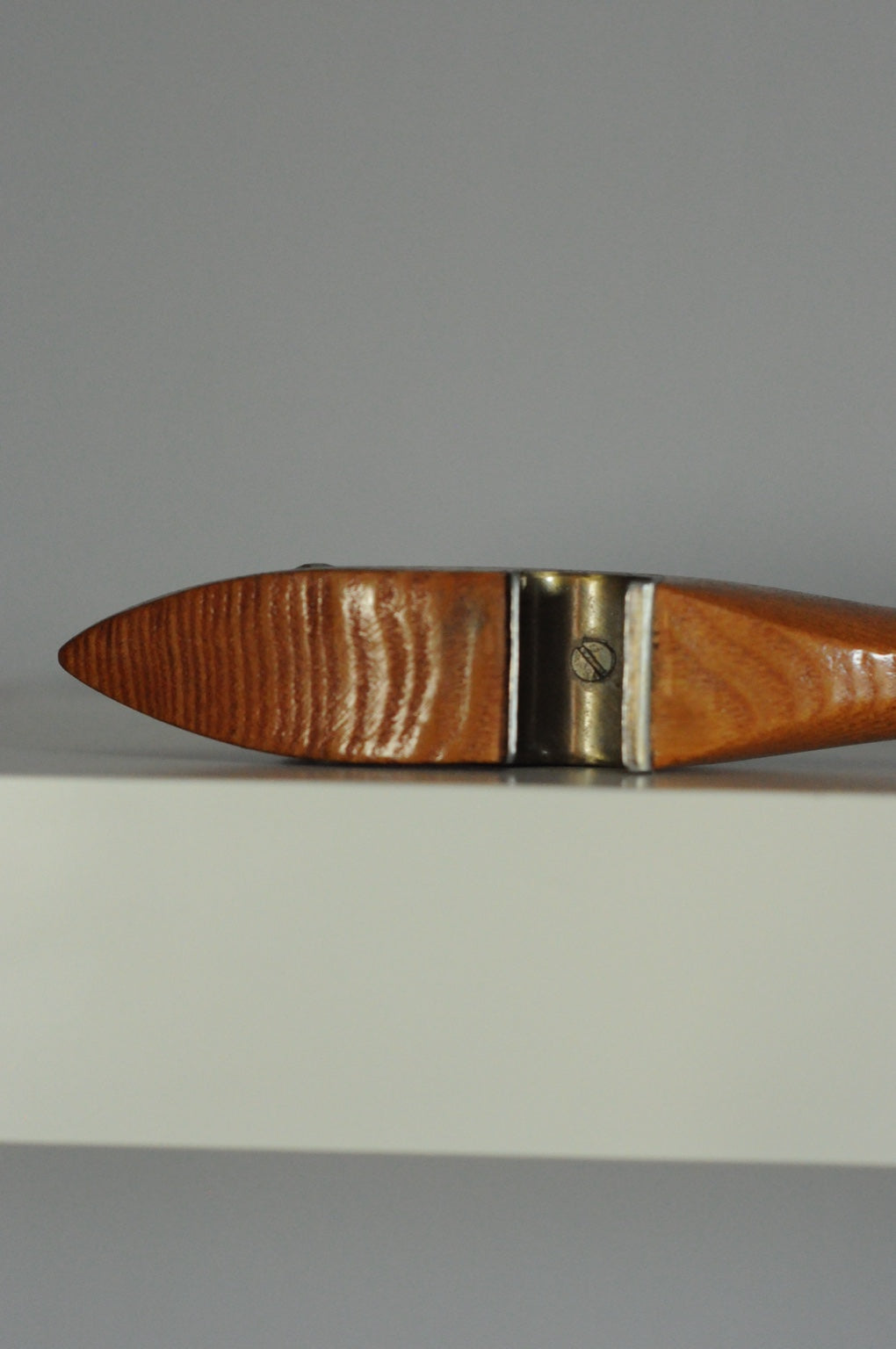 Teak balık şişe açacağının alt metal mekanizması
