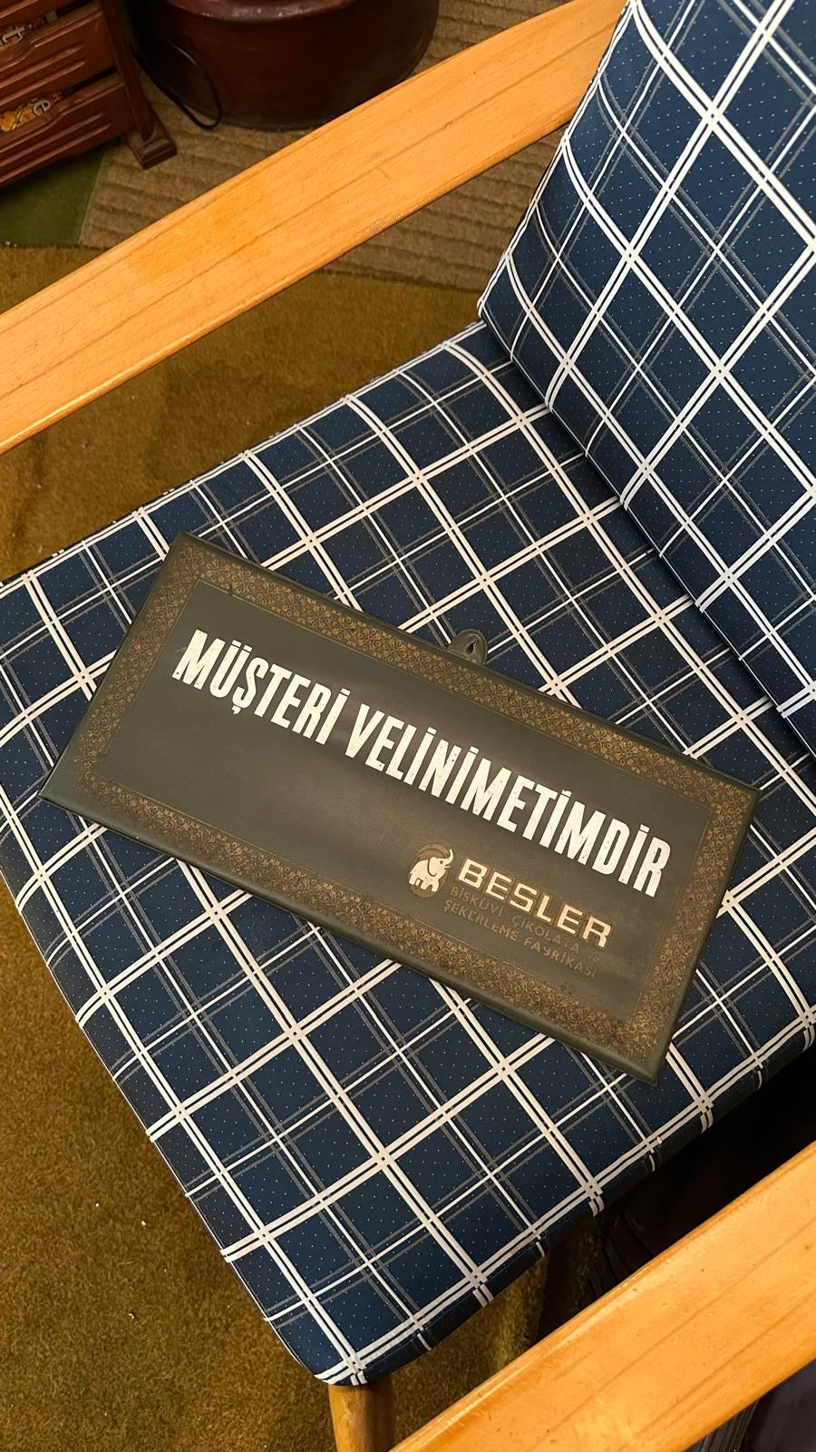 Besler “Müşteri Velinimetimdir” Reklam Tabelası