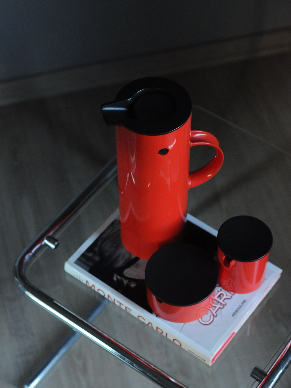 Stelton EM77 kırmızı termos seti üstten görünüm