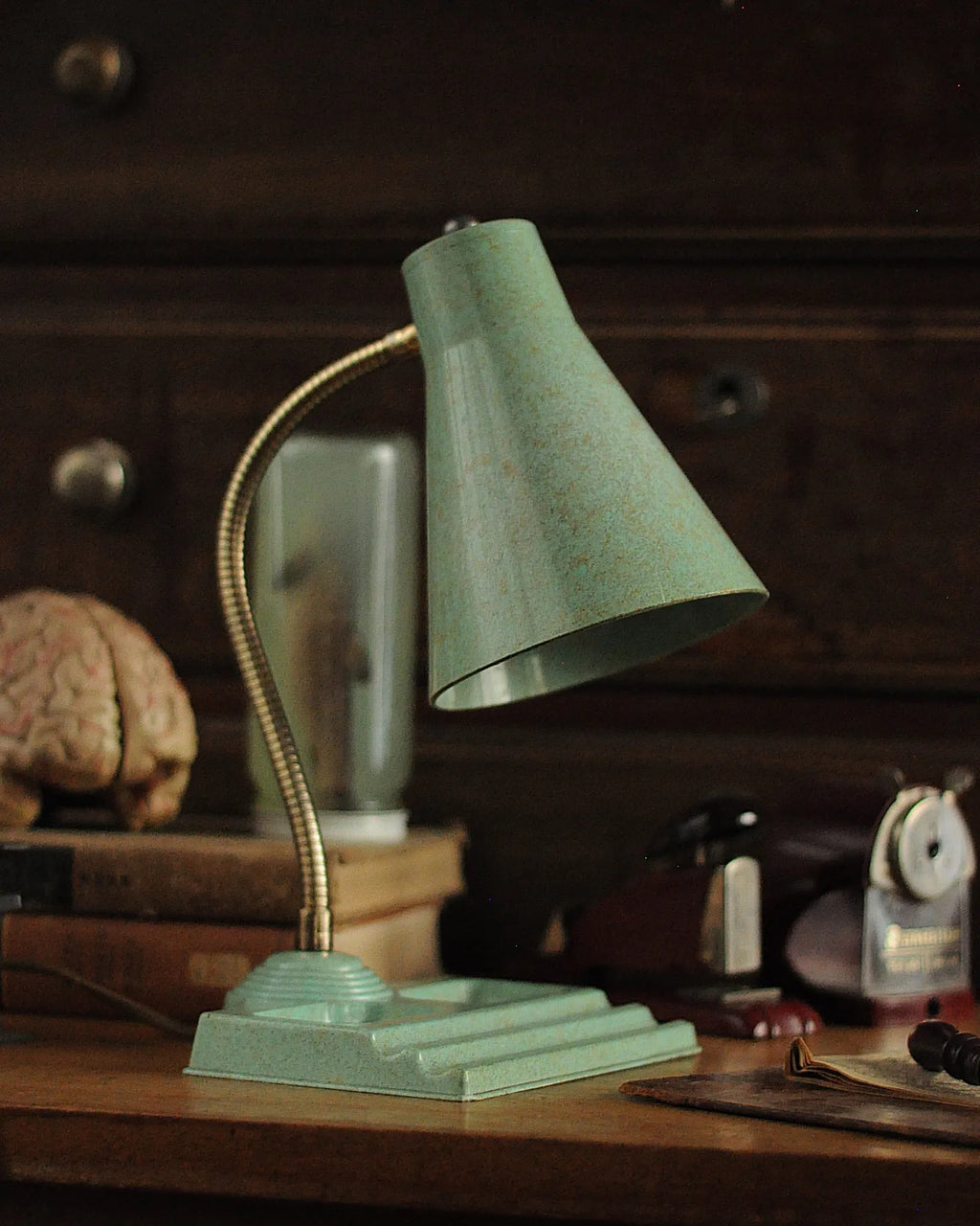 Vintage fiberglas masa lambasının farklı açıdan genel görünümü